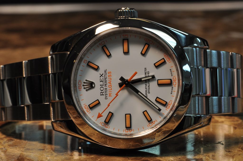 The Oystersteel replica watch has white dial.