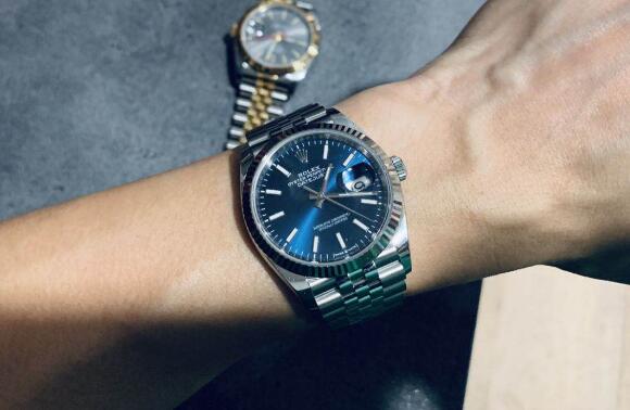 The blue dial Datejust is a good choice for formal occasion.
