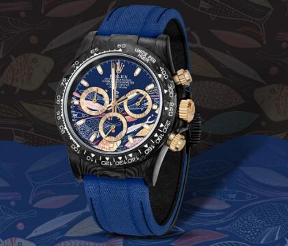 The blue timepiece perfectly presents the charm of the ocean.